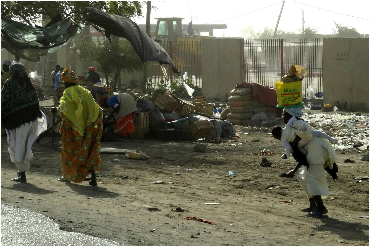 scene de rue au quotidien a Dakar