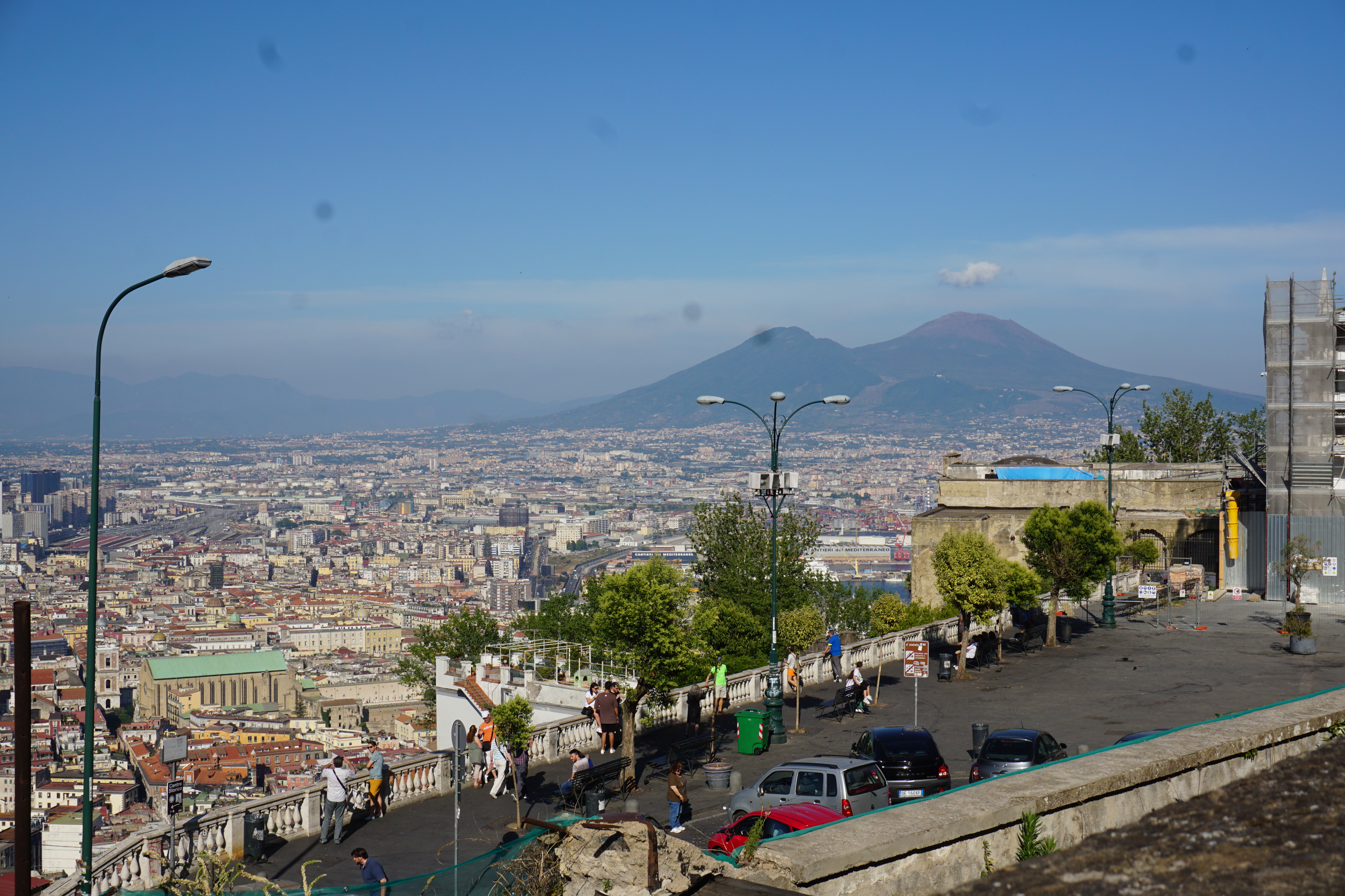 panorama con quadrati scuri sul cielo