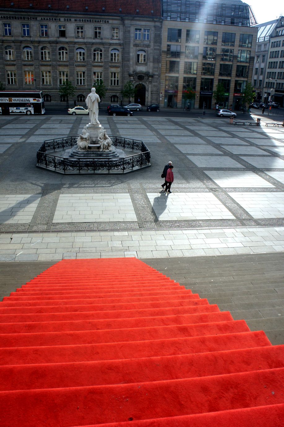 Hier wurde mir am Gendarmenmarkt in Berlin der rote Teppich ausgerollt.