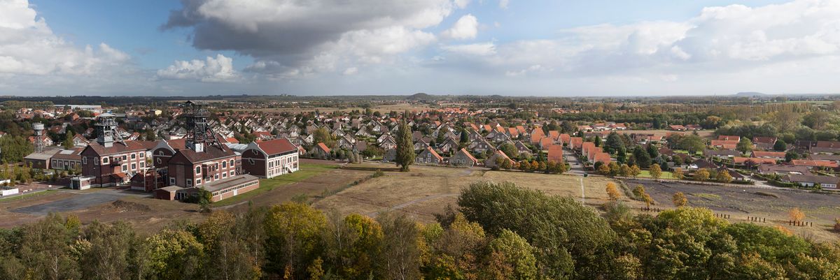 Vue panoramique sur Oignies, les chevalets et la cité minière